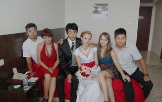 镜头下 俄罗斯姑娘嫁给中国农村小伙,入乡随俗,给长辈磕头上坟 