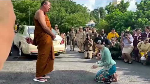 万人之上的泰国王妃,见到僧人,也是要行跪拜礼的 