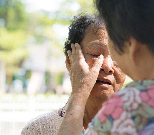 女儿最孝顺体贴,母亲却把财产都给了小儿子,多年后母亲无人赡养