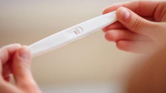 怀孕多久可以用验孕棒检测出来，验孕棒多久能测出来,多少天可以验孕