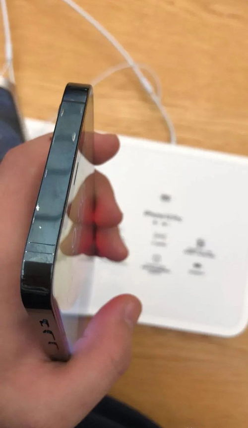 iPhone 12手机掉漆,这是品控问题还是人多被糟践