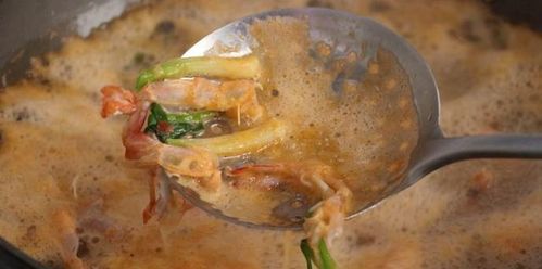 一个鲍鱼2元,配上大虾和小米,熬了一锅香浓的小米粥,营养丰富