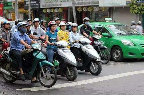 从致富象征到全市禁行,广州的摩托车呼啸而过40多年