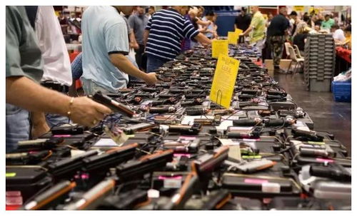 美国可以合法拥有枪支 却不被允许购买自动武器 老百姓一招解决