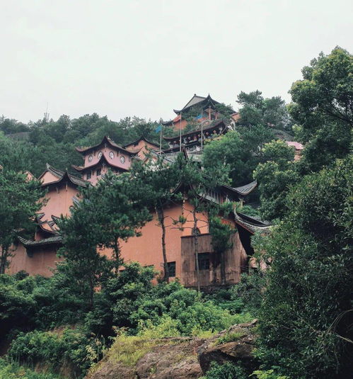 行走丨要登多少次德胜岩,才算完整地过一生