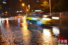 北京再遭特大暴雨袭击 街道水流成河 