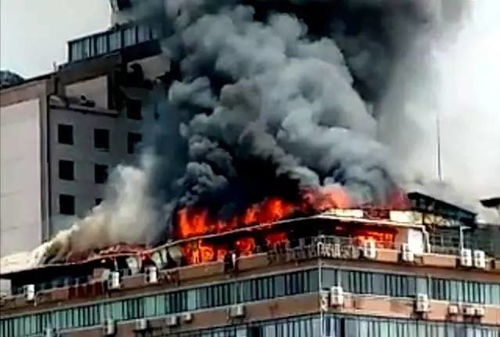 南昌滕王阁旁高楼失火,浓烟滚滚还有爆炸声 自救方法快学