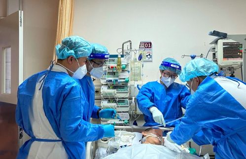 直击上海仁济医院新冠重症患者救治 全院协同预防 轻转重 ,专家下沉社区