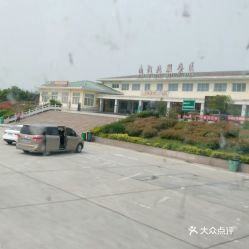 南阳医专东校区附近的免费停车场南阳医专新东区环境和主校区的区别