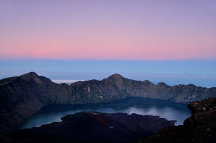 一边是海水,一边是火焰,在龙目岛亲历活火山