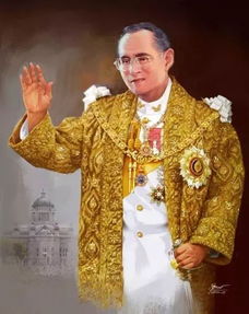 泰国新国王戴14斤皇冠加冕,3天花2亿,奢华珠宝数不清