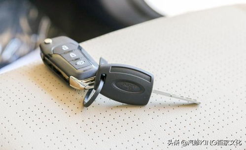 忘带车钥匙只能砸车窗 车顶有个地方能放备用钥匙,你知道在哪不