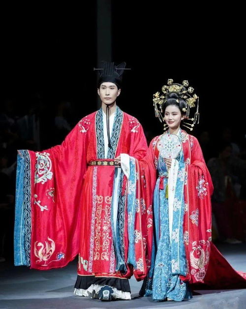 中国人的嫁衣,不该只有西方的婚纱,更应该是传统的凤冠霞帔