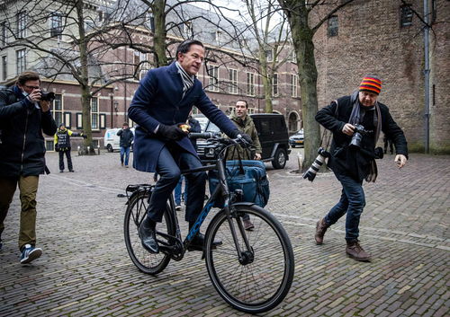 荷兰首相和他的 老奶奶自行车