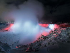 摄影师严寒之下探访尼加拉大瀑布 结冰夜景胜似极光