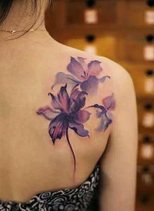 漂亮的花朵纹身 