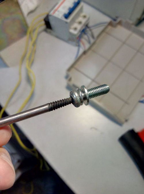 螺丝取出器怎么用 螺丝断了,怎么取出要什么工具 