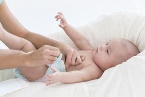 2个月宝宝大便，两个月宝宝便秘怎么办快速排便