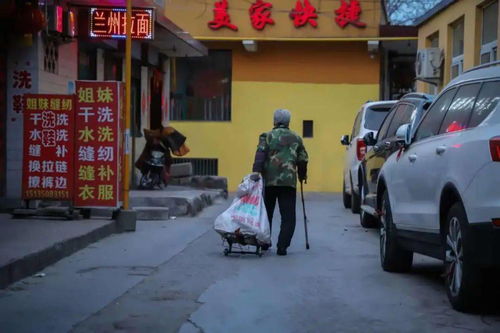 摆摊大招牌怎么弄好看？摆地摊招牌怎么显眼(摆摊的招牌怎么做最吸引人)