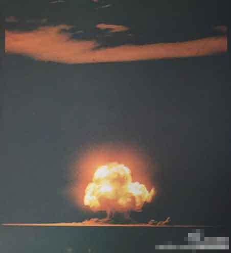 美国拟将24张核爆效果图捐日本 标有破坏程度 