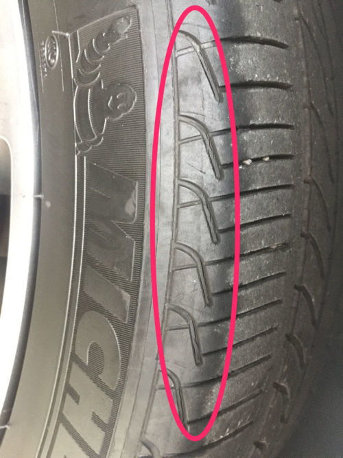 米其林轮胎花纹开裂,使用了两年多,两万公里,请问老司机这属于质量问题还是正常老化 能不能继续使用 