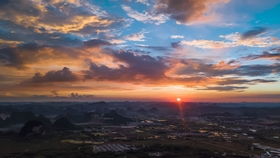 我的相机在拍夕阳 眼睛在看你,没想到夕阳下的爱意都不如你