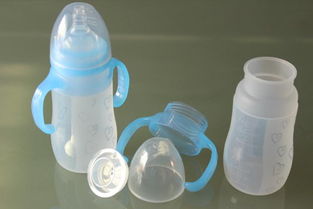 1岁3个月宝宝喝奶粉不用奶瓶，用喂药器怎么办(一岁宝宝喝奶粉不用奶瓶怎么办)
