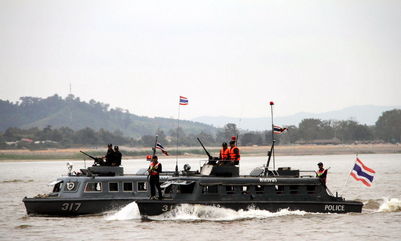 湄公河惨案主犯双膝跪地被移交中国警方 