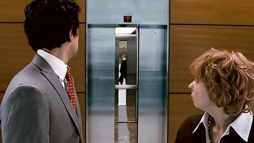 看过你都不敢坐电梯了 