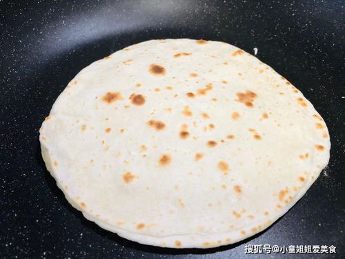 立春北京家家吃春饼,我家一斤面烙45张饼,3口人4个菜吃完35张饼