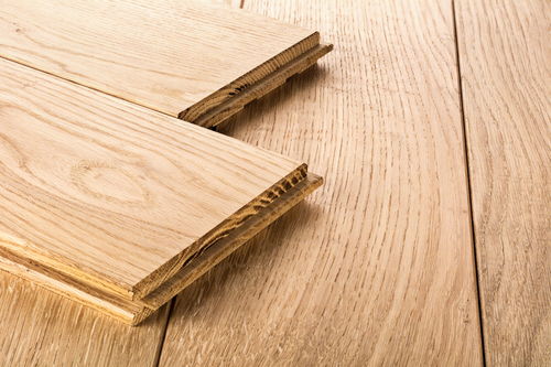 强化地板和多层实木地板的区别（强化地板和多层实木地板的优缺点） 