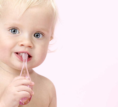 宝宝到底要不要刷牙,宝宝刷牙几岁开始,什么时候可以用牙膏