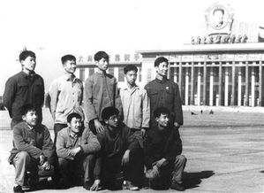 武林广场八少女回来了 杭州两个男人怀旧了
