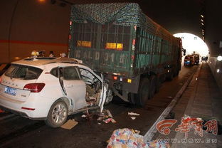 陕西一越野车隧道内追尾半挂车 2人当场死亡