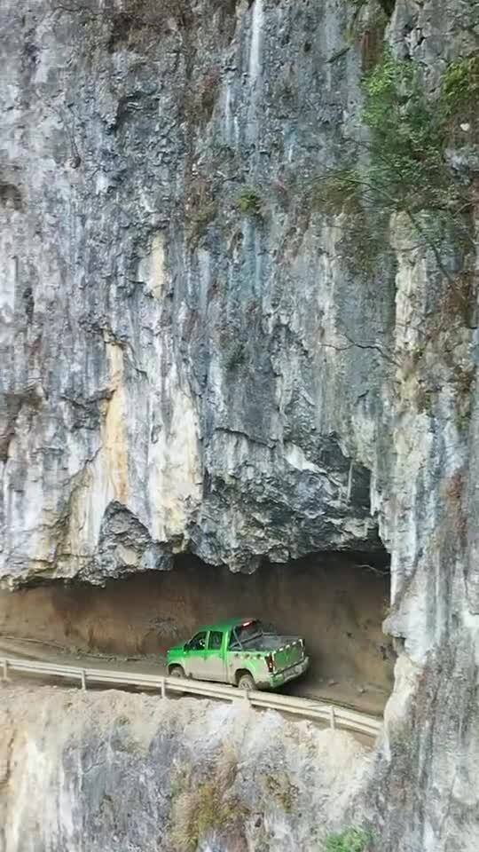 好陡峭的山路啊,一般人不敢走 