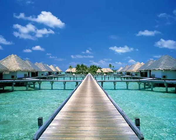 马尔代夫旅游发展的原因有哪些，介绍马尔代夫成为热门旅游目的地的背后故事