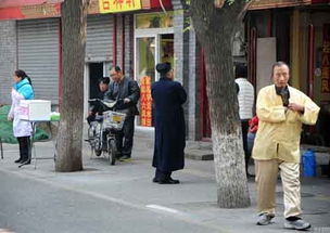 北京算命一条街 算命大师穿道袍拜观音张天师他老人家知道吗 