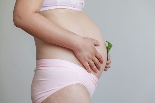 双胞胎在孕妈肚子里 较量 ,导致大小相差悬殊,孕妈无奈做减胎