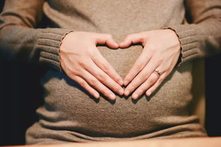 原创怀孕3个月期间，化妆涂口红，用电脑玩手机，会影响宝宝智力吗？