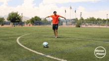 足球基础 如何用脚内侧踢出漂亮的弧线球 