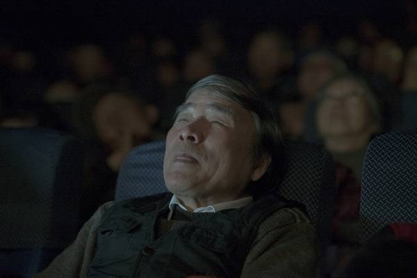 新加坡媒体 讲述电影 中国把电影带给盲人观众