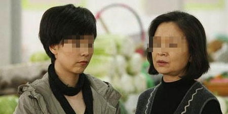 偏心婆婆爱护嫂子冷落我 瞬间被她气哭