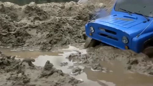 在 泥坑 里边跑起来,才是越野车的最高性能 