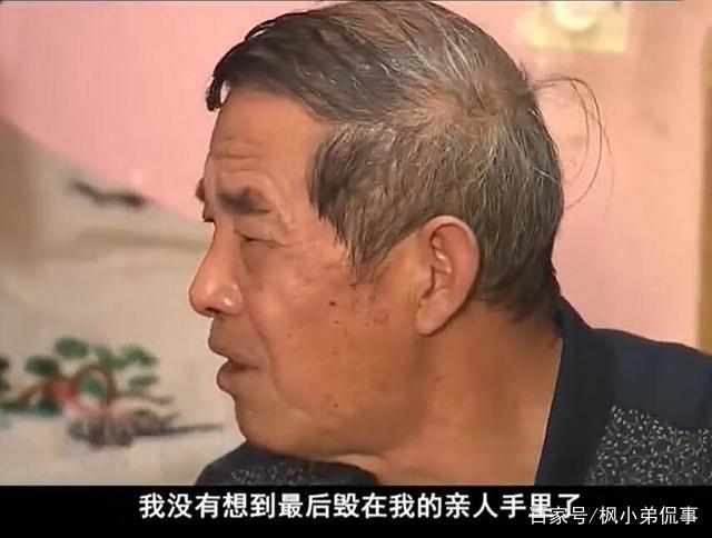 母亲去世才半年父亲就续弦,儿子将老父亲赶出门 这个家不欢迎你