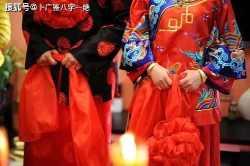 大龄剩女三十未婚,今年正缘来明年婚动,夫星在年有望远嫁的女命