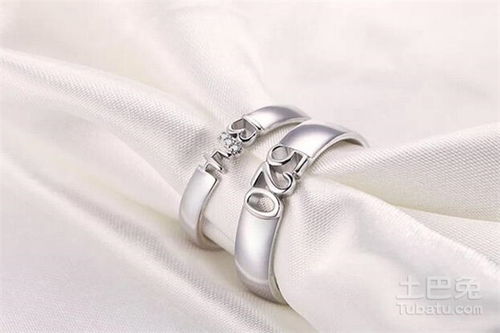 情侣戒指男女戴在哪个手指 情侣戒指应该戴在哪个手指上