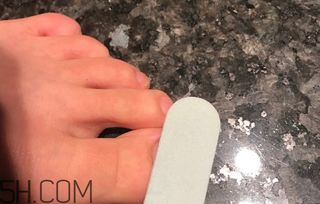 韩国流行的镜面指甲图片 美甲店做的指甲怎么卸掉