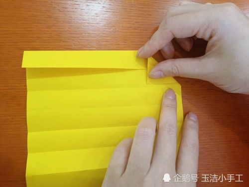 教你用一张纸折一个迷你笔盒,步骤挺简单的