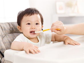 给宝宝选零食,要注意控制糖盐含量