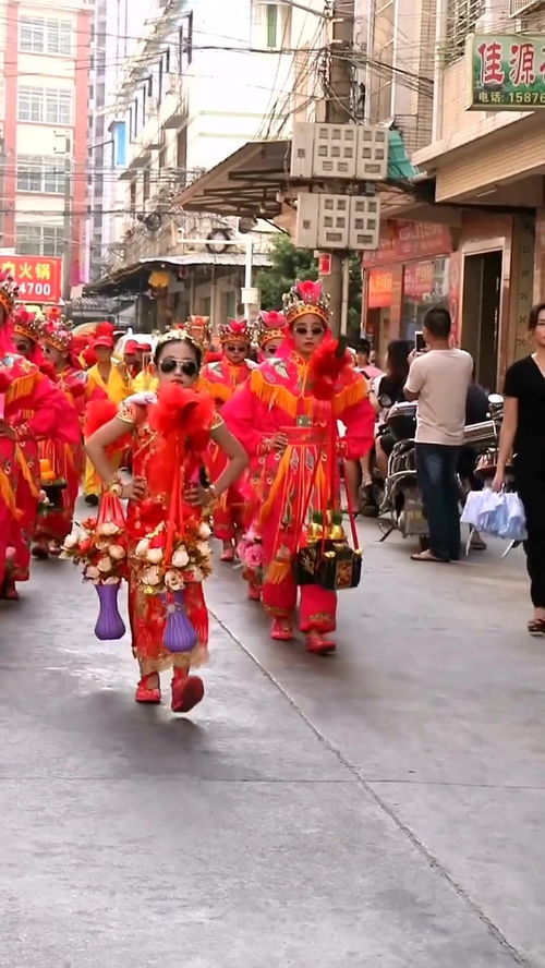 潮汕传统民俗,女孩挑花篮,很多外地人不理解 